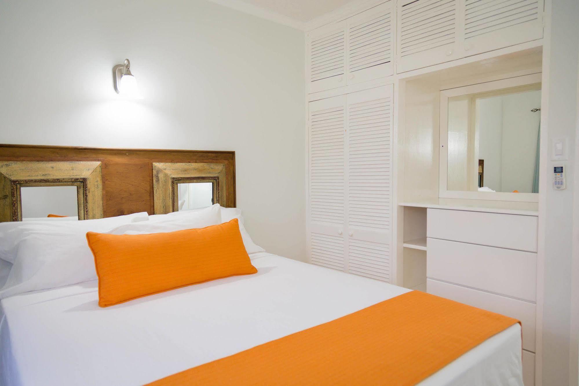 Centrally Located Guest Apartments Kingston Eksteriør bilde