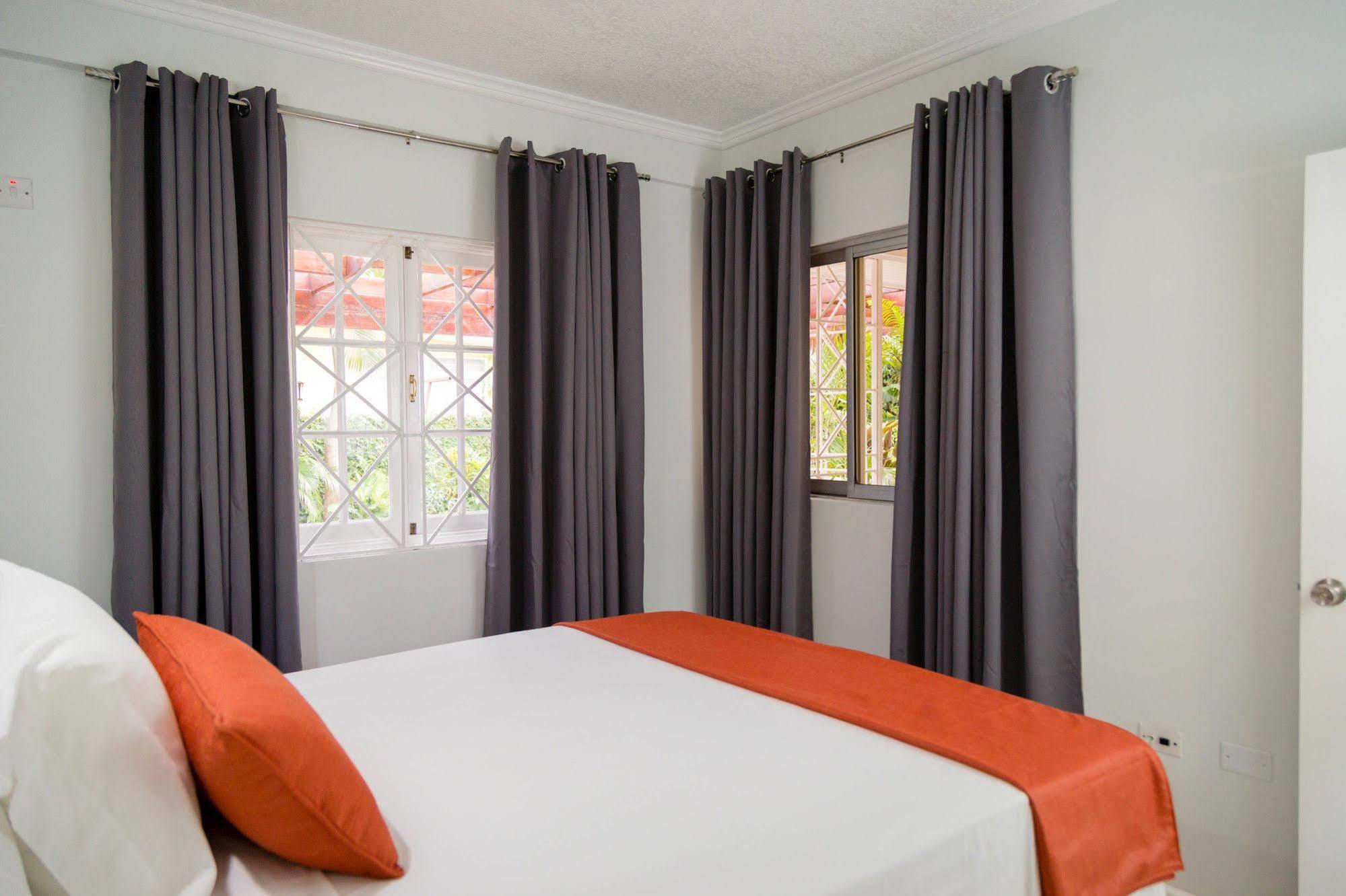 Centrally Located Guest Apartments Kingston Eksteriør bilde